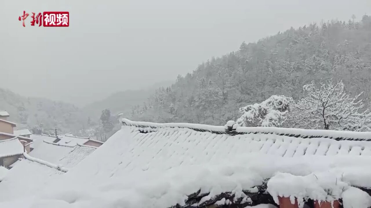 实拍湖南凤凰迎大雪