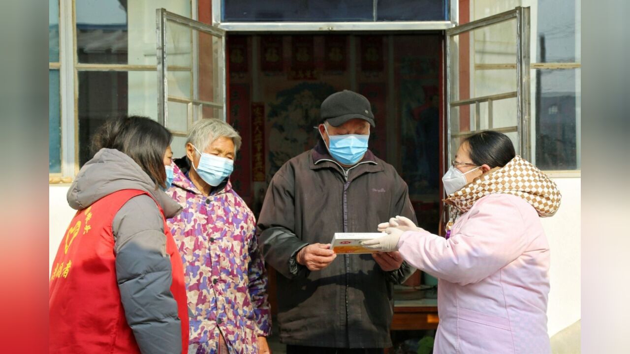 三位村医口中的农村疫情 “所剩的药还能坚持三天”