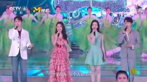 刘劲、陈哈琳、蒋依依、陈都灵等表演歌舞《楚天春韵》