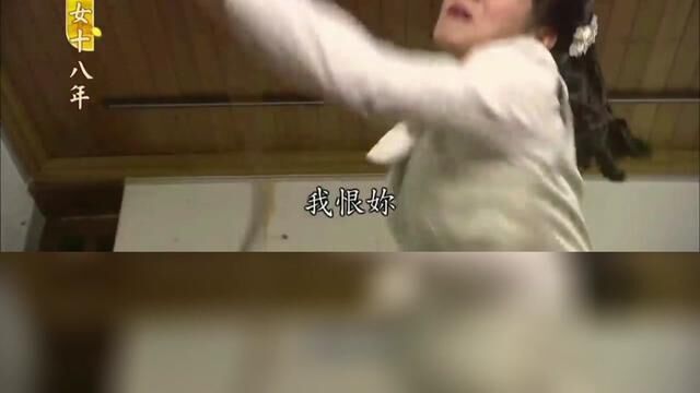 不堪回首的人伦悲剧,可怜女装疯卖傻被关狗笼十八年,报应不爽#家庭剧 #民间故事