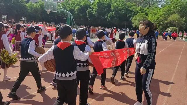 济南市名士小学四(4)中队入场