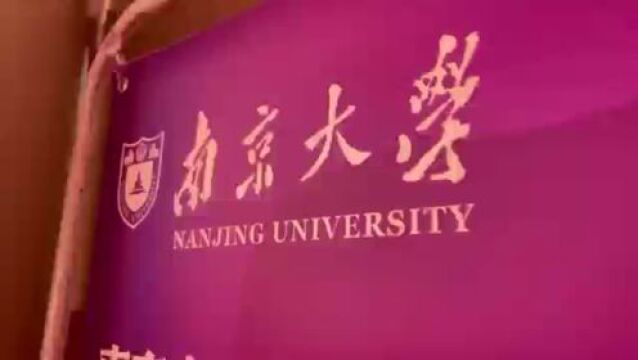 “房租易”青年服务队走进南京大学,为毕业生提供住房租赁咨询服务