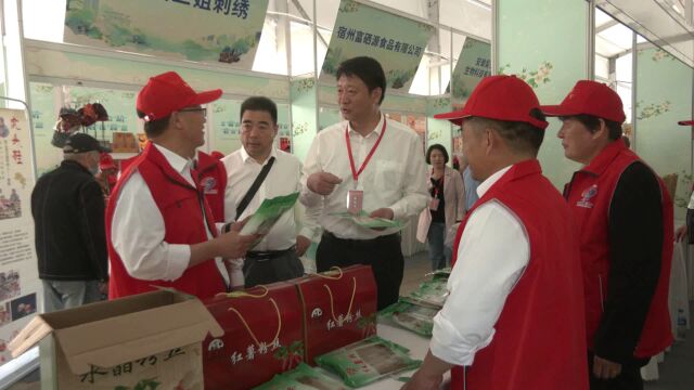 刘建在杭州查看我县展位布展情况