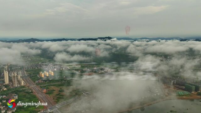 江西铅山:雨后云雾缭绕似仙境