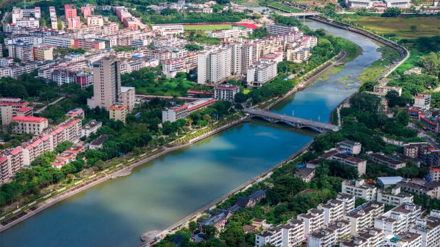 航拍海南岛:白沙黎族自治县牙叉镇