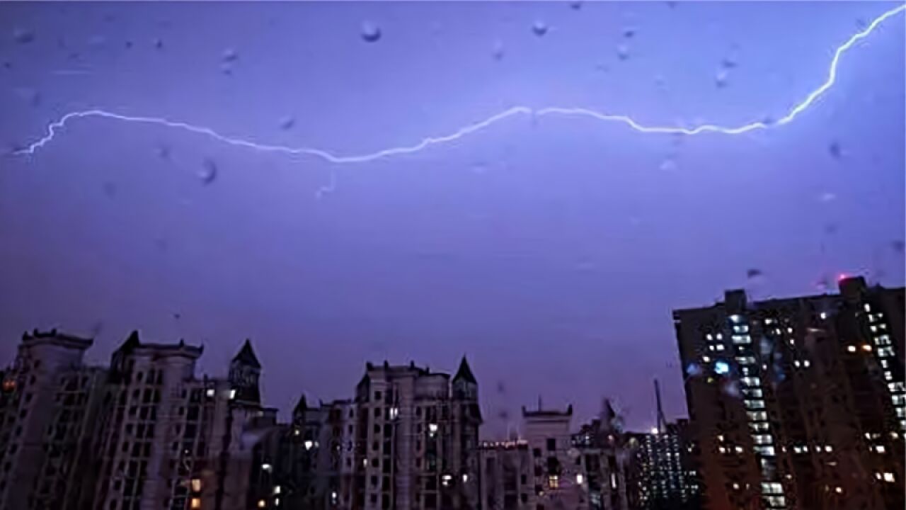 北京发布雷电黄色预警!局地短时雨强较大,并伴有7级左右大风