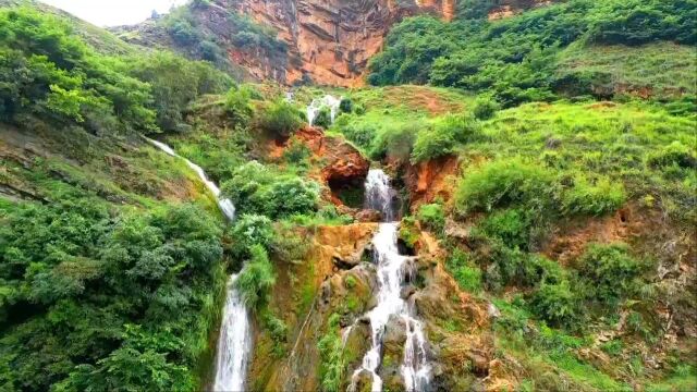 有一个美丽的地方:德泽飞瀑(位于云南省曲靖市沾益区德泽乡小格章村)