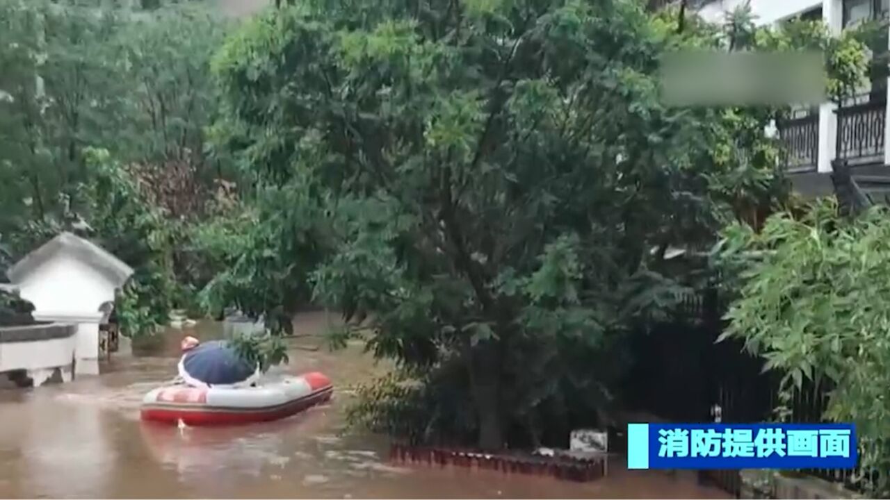 河北怀来:强降雨致多处积水,有人员被困