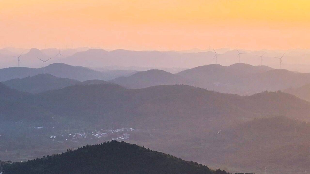 航拍枣庄抱犊崮壮美日出 金色朝霞照耀高山森林