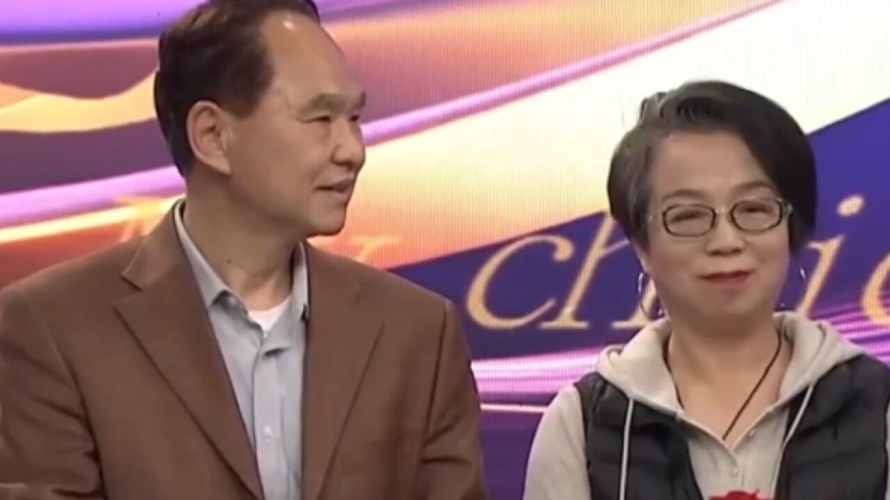 赵先生现场表白胡女士,两人成功牵手,出奇的顺利