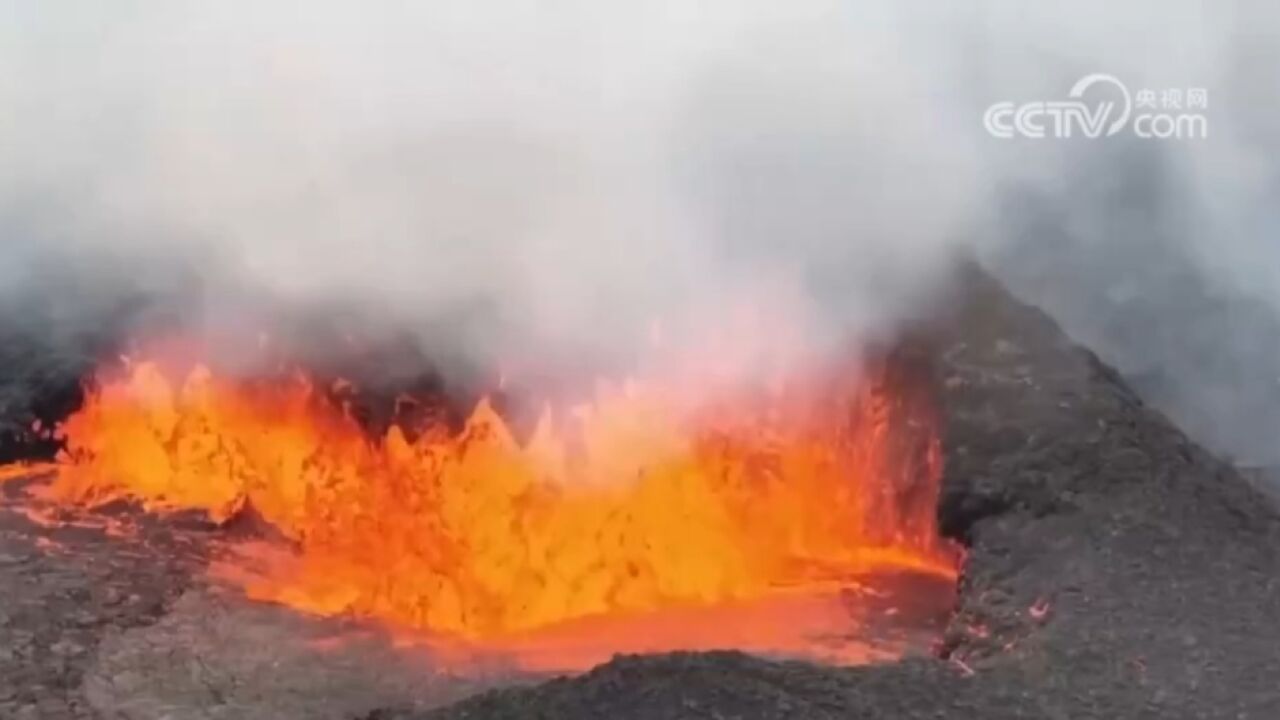 冰岛西南部火山持续喷发,威胁附近城镇