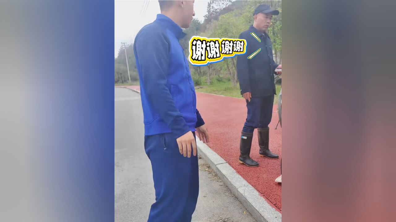 幼童手臂不慎被卡下水道漏口,奶奶急忙跑到消防站求助.....