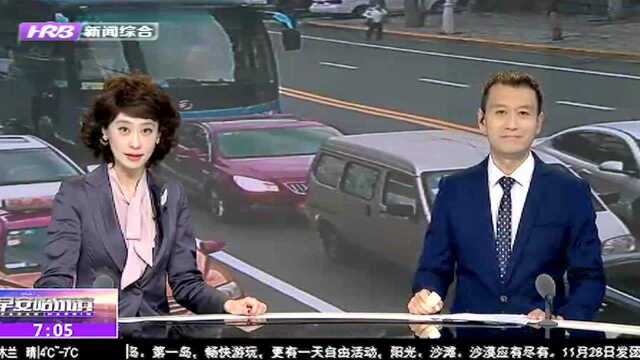 大连:出租车内有人动手 咋回事?