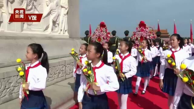 独家视频丨习近平等党和国家领导人向人民英雄敬献花篮