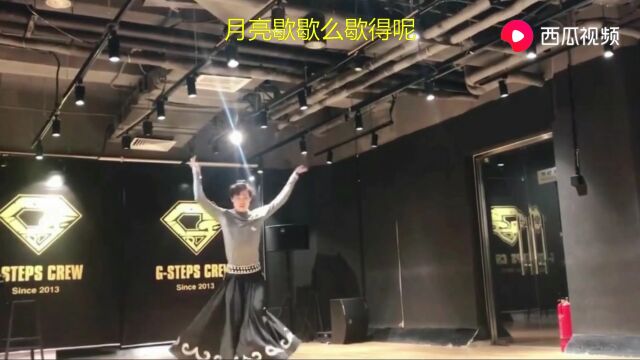 网红帅哥宋一帆化身彝族小伙,精彩演绎彝族舞蹈《石榴女人》