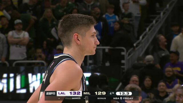 NBA常规赛：湖人vs雄鹿第4节英文原声回放