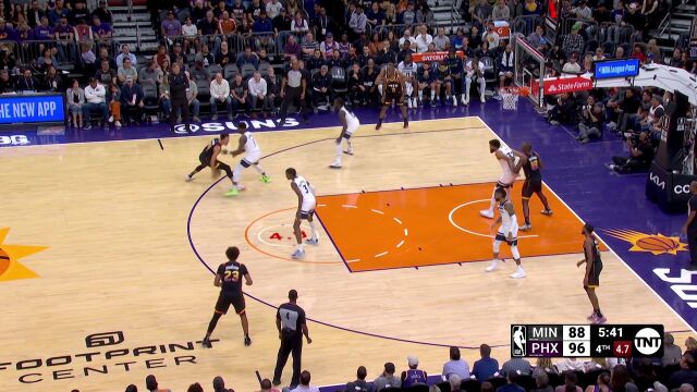 爱德华兹死亡缠绕送上封盖 无奈拉塞尔传球失误葬送良机