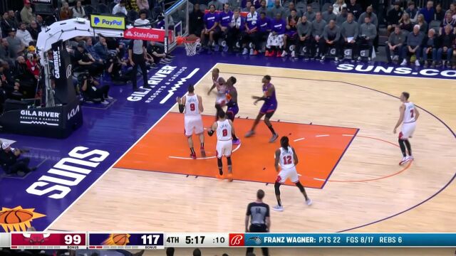 内线完全拿捏 艾顿连续晃动勾手命中