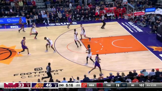 流畅进攻水银泻地 布克急停中距离轻松得手