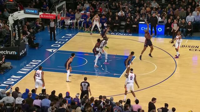 两度轰击内线 艾顿内线出手连续命中