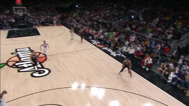 接球稳定出手 亨特追身三分命中行云流水