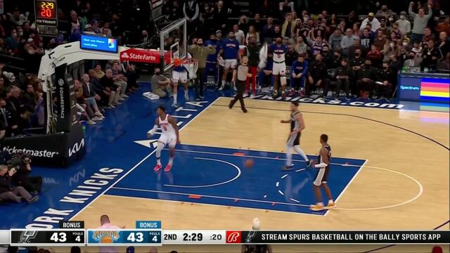 回顾马刺vs尼克斯交战记录 兰德尔状态火热欲率队送马刺3连败