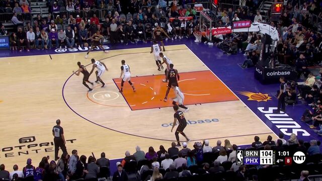 萨本李外线出手未中 库里反击追身三分甩狙正中靶心