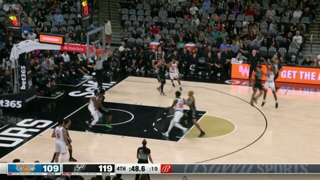 斗志依旧没有熄灭 兰德尔内线发威连续进攻得手