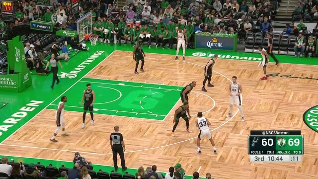 小快灵穿梭于人群之中如鱼得水 琼斯两次突破成功连取4分