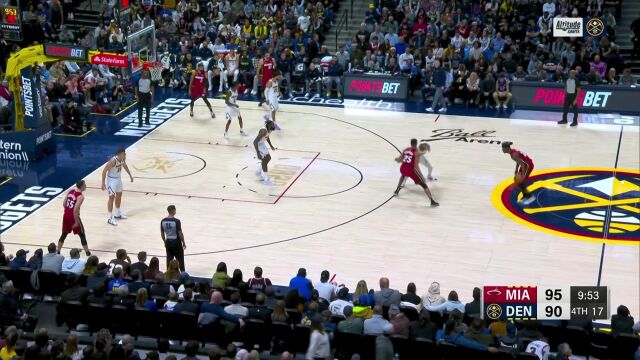 突破抛投骑马射箭 巴特勒强硬出手命中关键球