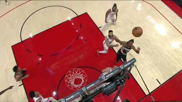 沃克随手一抛将球打进 沃特福德助飞夏普轰炸篮筐