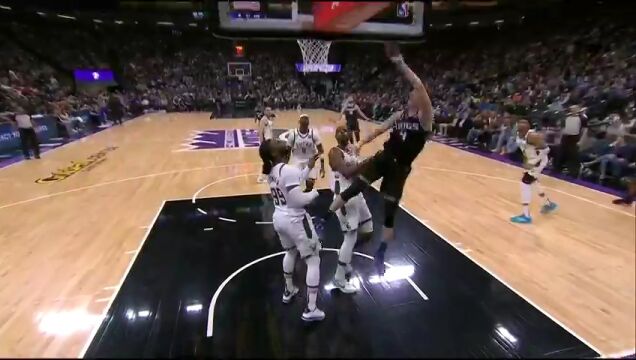 雄鹿vs国王第1节英文原声回放