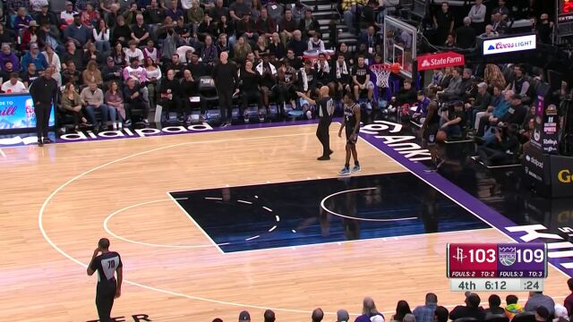 杰伦格林人缝之中送妙传 申京接球起飞双手暴扣