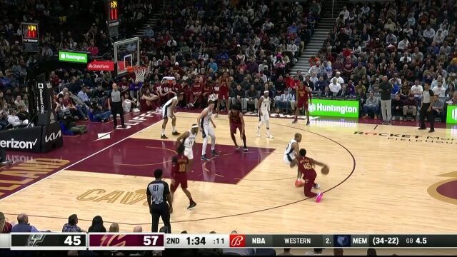 米切尔晃倒索汉 抬手三分一剑封喉