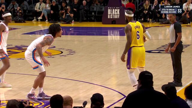 詹姆斯张弓搭箭百步穿杨 距离登顶还差33分