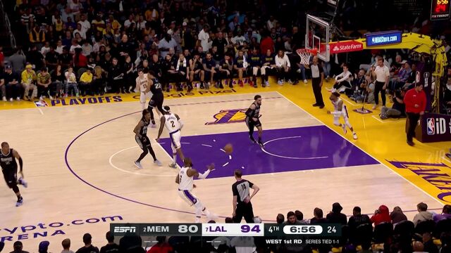 兄弟别慌！浓眉目光跟随拔地而起双手补扣