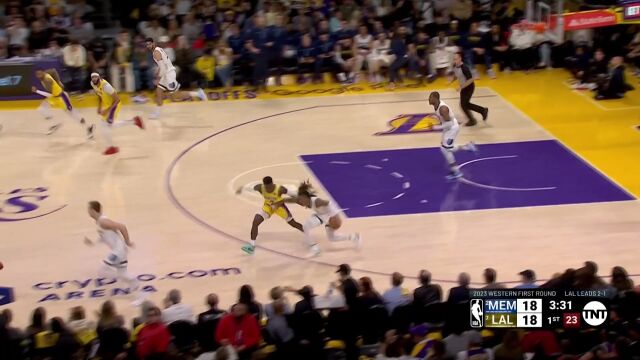 指如疾风势如闪电！拉塞尔大步流星突破上篮一气呵成