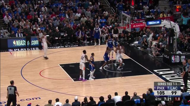 末将老矣尚能战否 保罗篮下疯狂抢板补篮强硬打中