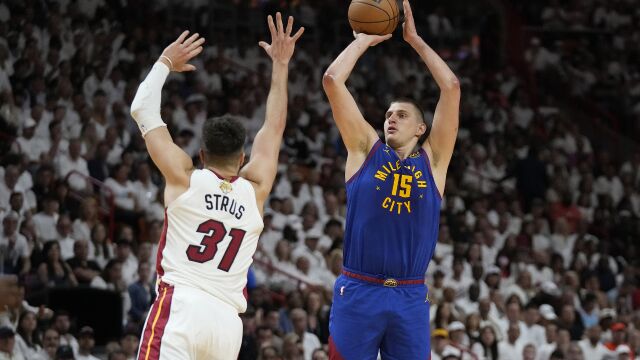 约基奇vs热火集锦 全场32+21+10创纪录成NBA总决赛首人