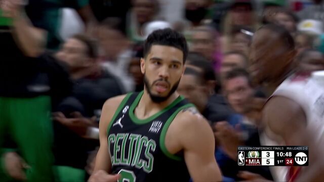 塔图姆三分还以颜色还没完 抢断暴扣一气呵成连下五分