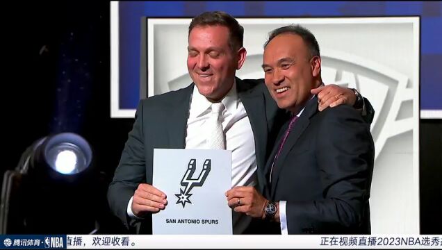 文班亚马碎片合成！马刺时隔26年再度抽到状元签 球队老板跳起庆祝