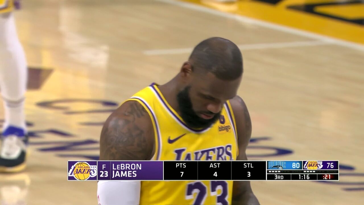 詹姆斯被犯规两罚一掷 皓篮球:NBA的王 天之骄子小皇帝 叱诧风云二十年