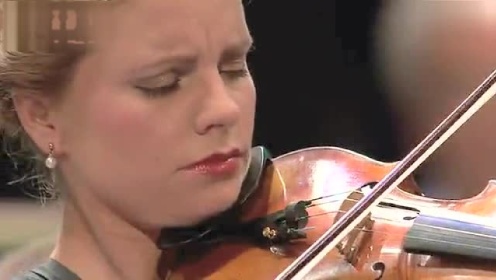 小提琴家朱莉娅·菲舍尔演奏的德沃夏克小提琴协奏曲