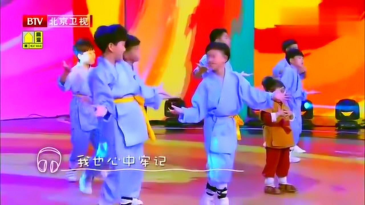 李新蕊现场表演少林英雄太逗了简直太可爱了