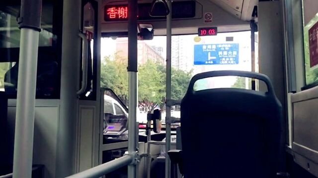 实拍重庆新款公交车 驾驶室安装隔离装置