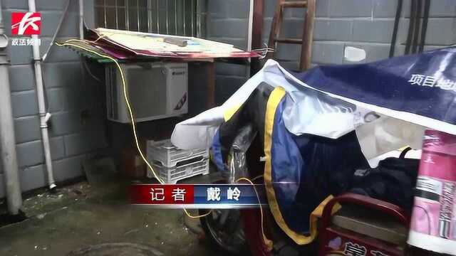 私拉电线给电瓶车充电现象随处可见,居民担忧安全隐患