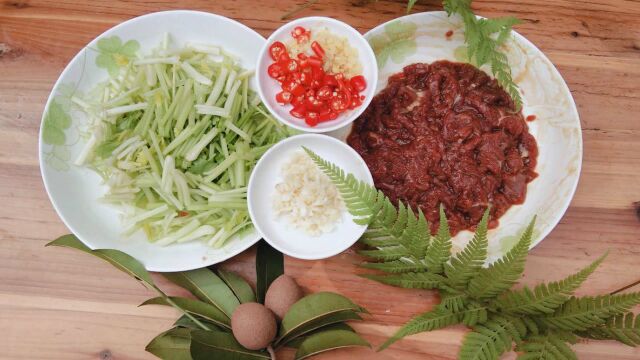 香芹炒牛肉简单粗暴吃法,学会这几步,你也能把牛肉炒得嫩滑