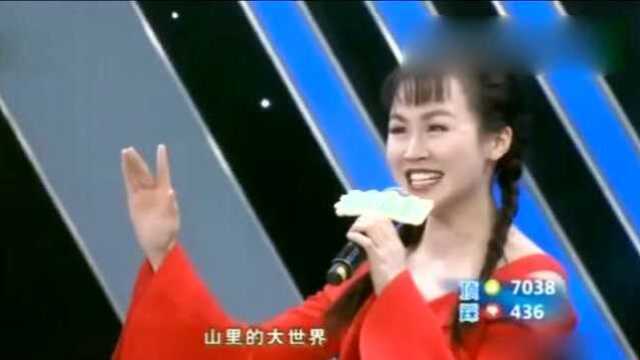 花生妹从田间走向舞台唱《小背篓》越来越洋气