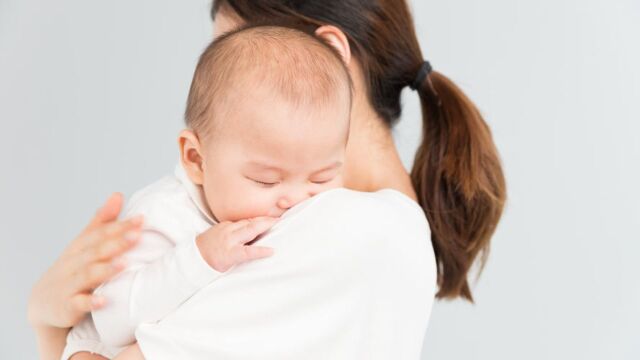 小儿积食怎么办?给家长支两招,改善孩子肠胃问题