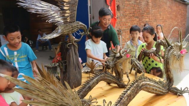 只有小学文化的武义草编达人 巧手编出栩栩如生的“动物世界”